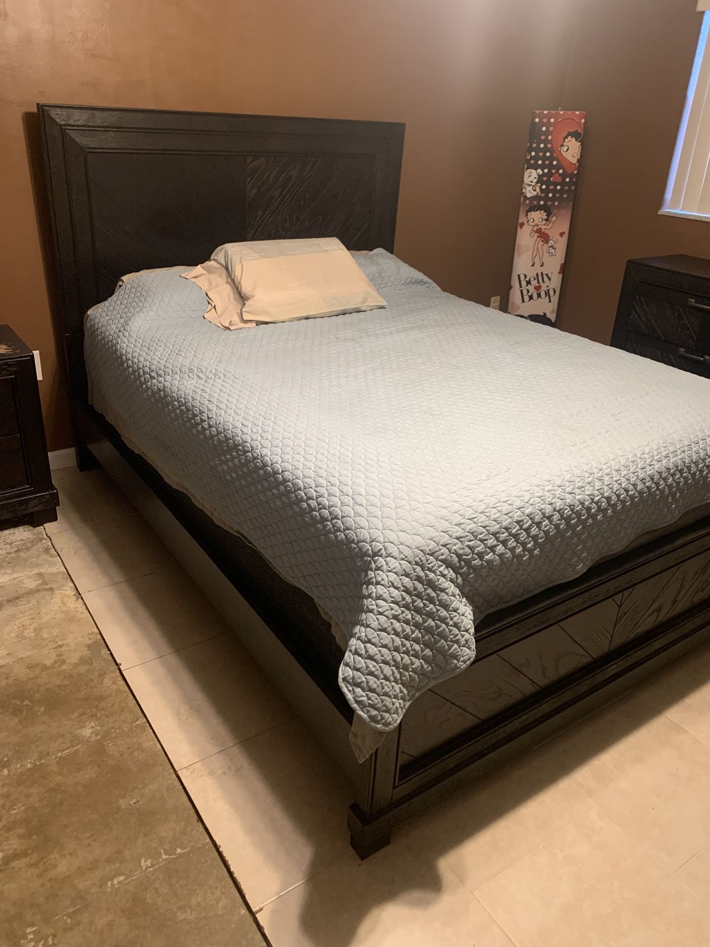 Queen Bedroom Set
