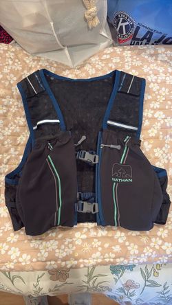 Nathan Hydration vest