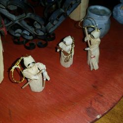 Decorative Corn Husk Dolls