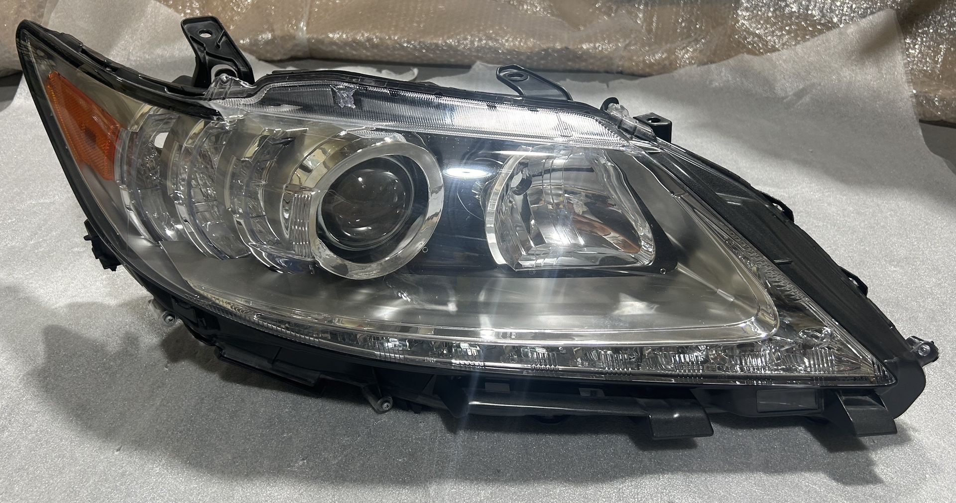 2013-2015 Lexus ES Headlight Passenger Side