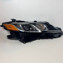 2018 - 2023 TOYOTA CAMRY CHROMED HALOGEN RH PASSENGER SIDE HEADLIGHT OEM