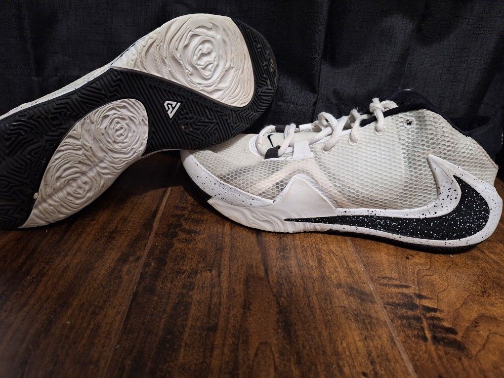 Nike Greak Freak 1 Oreo Size 9