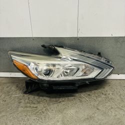 2016,2017,2018 Nissan Altima Headlight/Luz Frontal Rh Passenger Oem