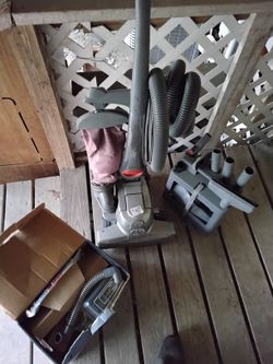 Kirby Vaccum Cleaner W/ Shampoo Head And Attachments,like New.