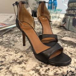 GIVENCHY WOMENS HEEL 7.5 *USED*