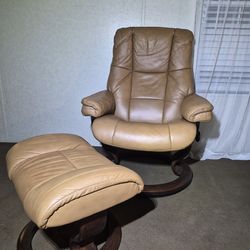 Ekornes Stressless Leather Recliner with Ottoman – Made in Norway