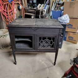 Winding  Gramophone Table