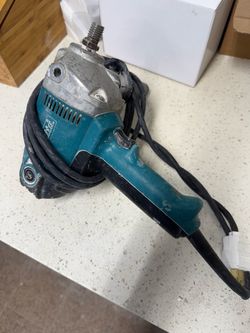 Makita sander Gv7000