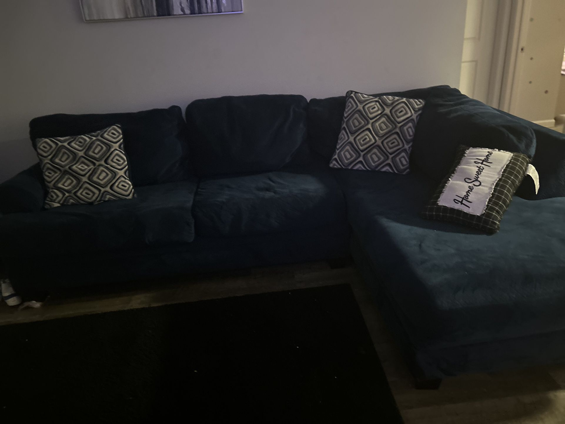 L Shape Sectional In Good Condition 
