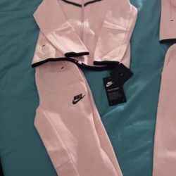 Brand New Kids Nike Tech ‼️🛍️