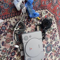 PS1 + 2 controllers + Memory Card + Crash Bandicoot