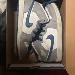 Size 2 ! Moving Out $20 OBO