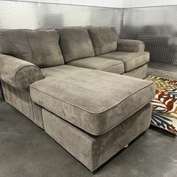 GRAY SECTIONAL COUCH W/ FREE DELIVERY 