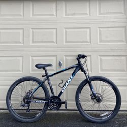Giant ATX 2 Mountain Bike – 27.5” Wheels – Medium Frame – 21-Speed Bicycle 