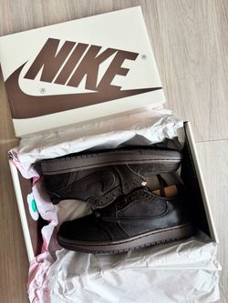 Size 7 women jordan 1 low