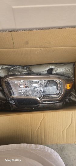 Tacoma TRD 2017-2019 Oem Headlight
