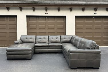 Sectional Couch/Sofa - Leather - Macy’s - Delivery Available 🚛
