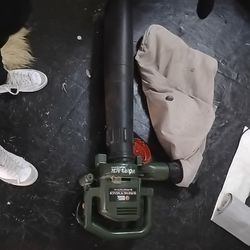 Black And Decker Leaf Vacuum / Blower 