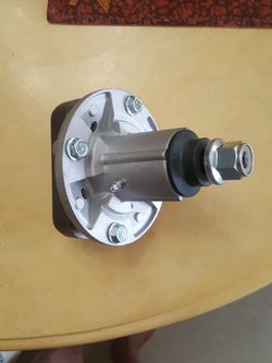 JOHN DEERE 42" 48" DECK MANDREL (Spindle)