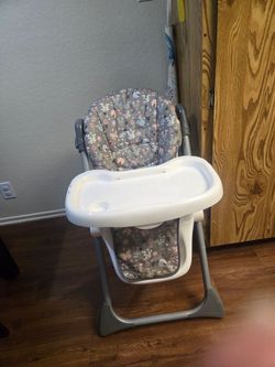 Baby high chair and moises