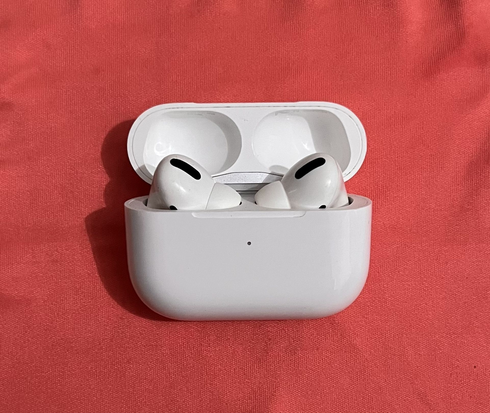 AirPods Pro 1st Gen w/ Case – Good Condition!