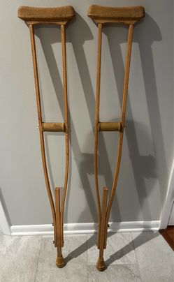Vintage split would adjustable  crutches