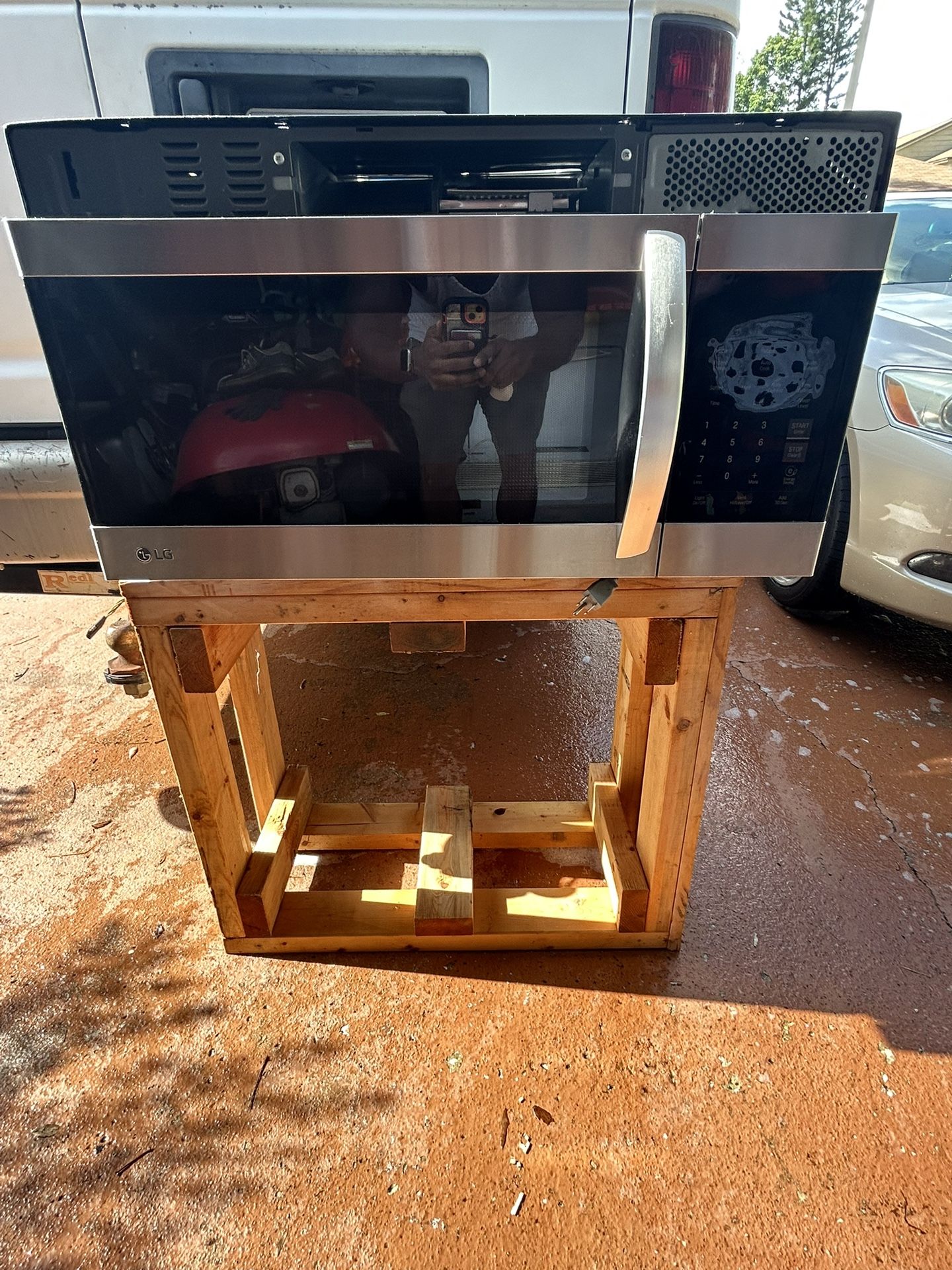 GE Microwave. Over The Range. Works Great!