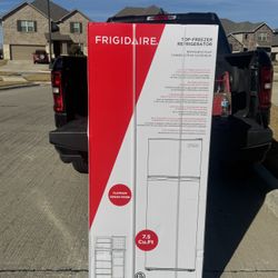 Frigidaire 7.5 Cu. ft. Refrigerator, Platinum Series, Standard Door Style - Stainless Look