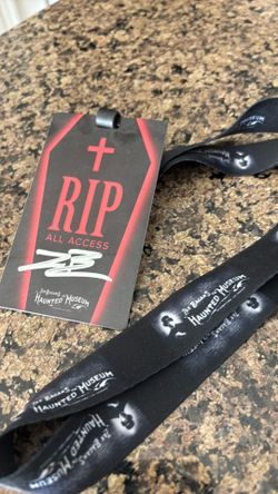 Zak Bagans signed VIP pass.