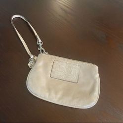 Coach Golden Matte Sparkle Wristlet 4” x 6” in Good Condition poppy collection 