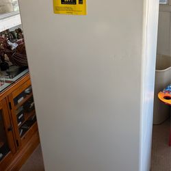 Avanti upright freezer