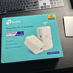 TL-WPA7617 KIT AV1000 Gigabit Passthrough Powerline ac Wi-Fi Kit