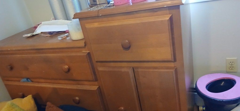 Solid Wood Dresser.. Great Condition 100