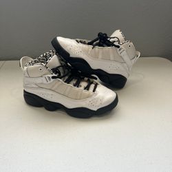 JORDAN 6 RINGS (PS) WHITE / BLACK  323432 107  Size 2Y