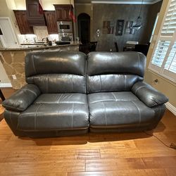 🛋️ Genuine Leather Power Reclining Sofa – Excellent Condition