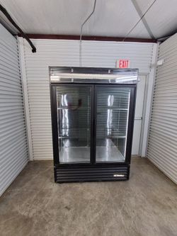 True GDM-49 Commercial Cooler 2 Glass Door Flower or Beverage Display Fridge / Merchandiser