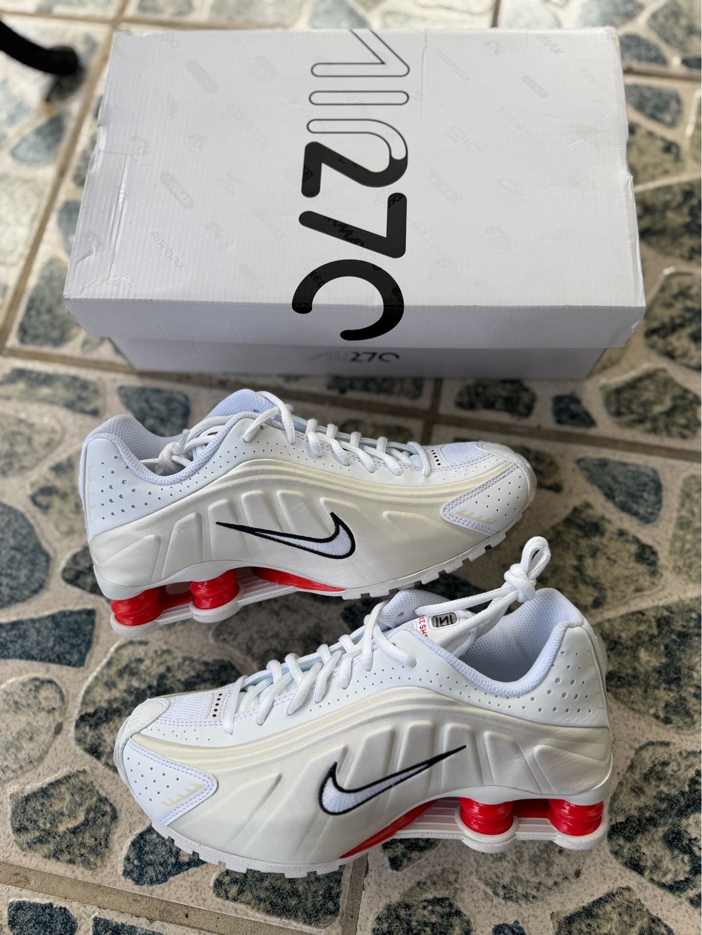 Nike Shox Shoes Size 6y fits a size 7.5 Women
