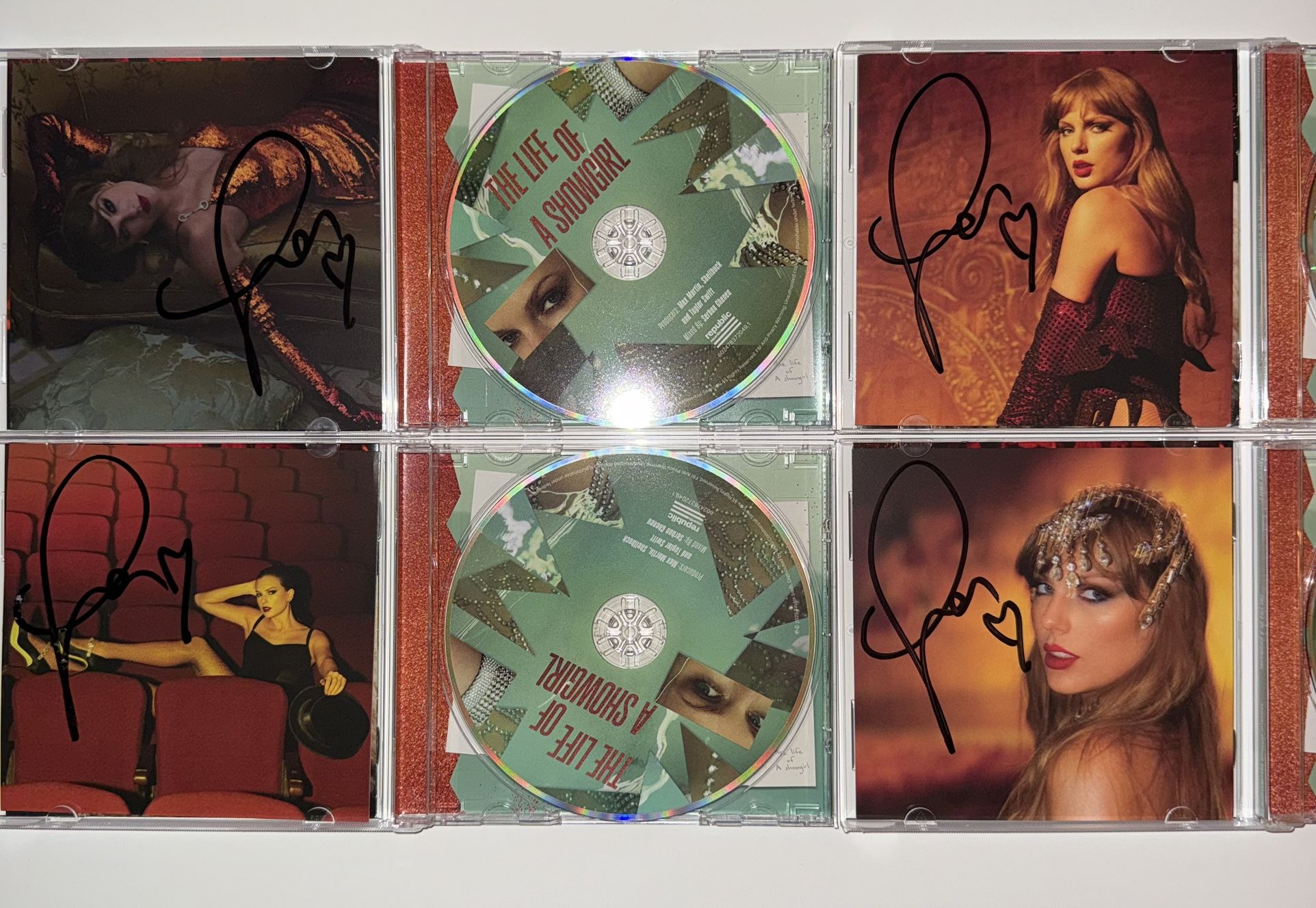 Taylor Swift - The Life Of A Showgirl CDs Signed Insert