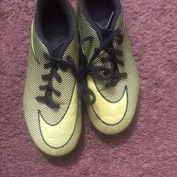 Nike Soccer Cleats 2Y