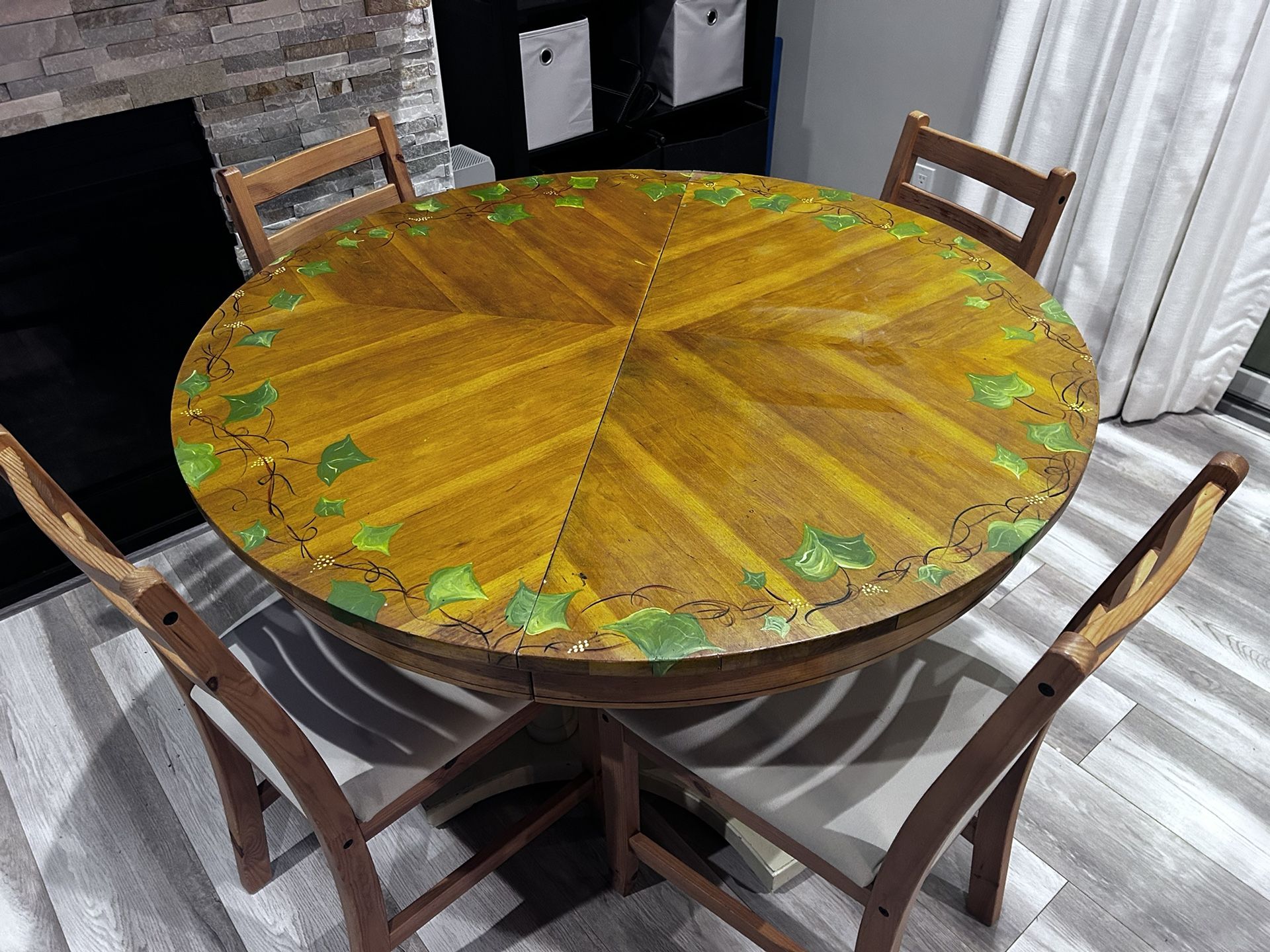 Decorative Round Table and Chairs