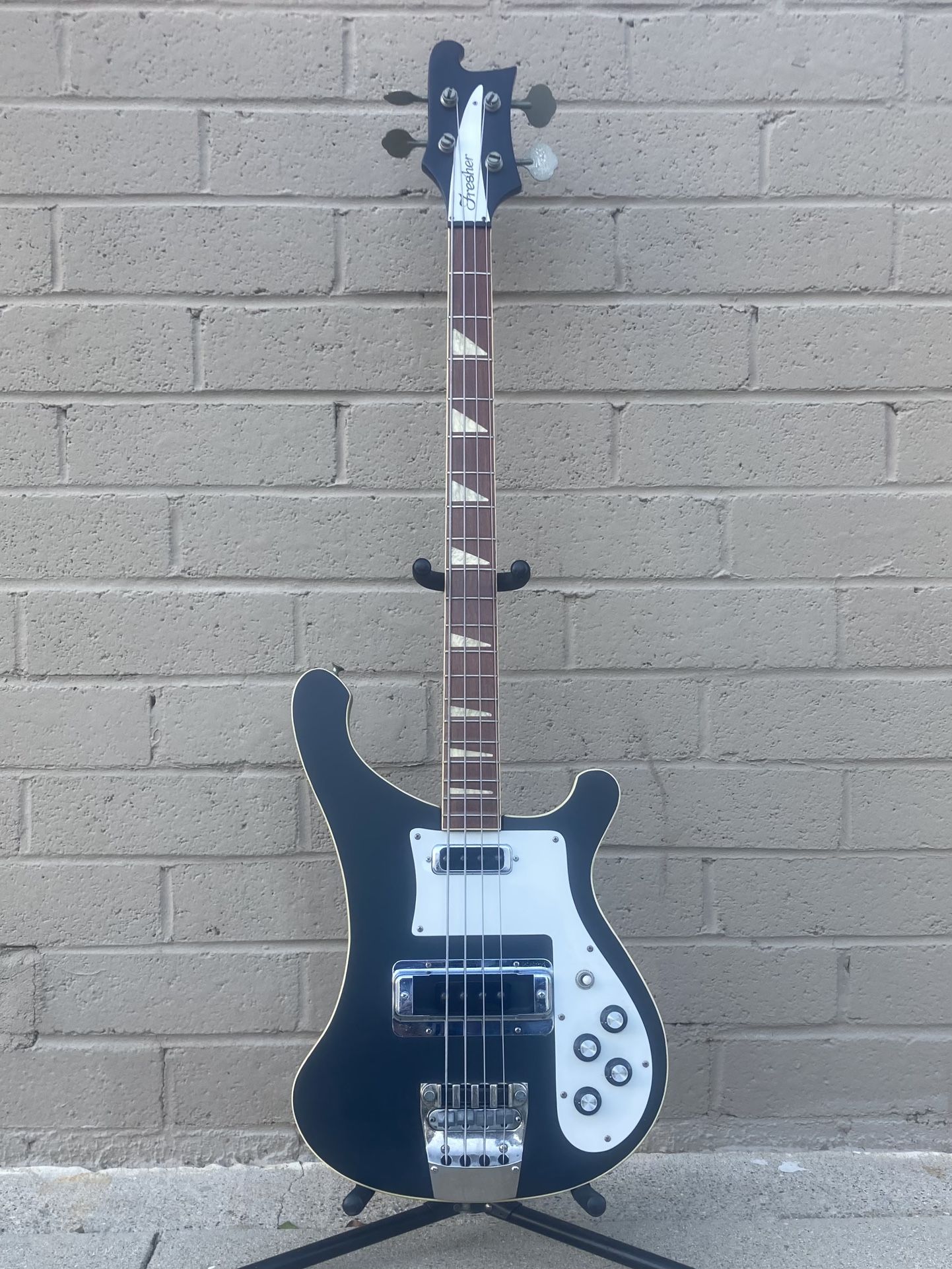 Fresher Rickenbacker Bass Copy for Sale in Los Angeles, CA - OfferUp