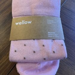 Wellow Medium Wide Calf Compression Socks - Desert Rose Dot