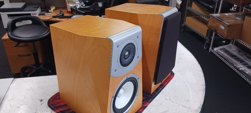 HiFi Bookshelf Speakers