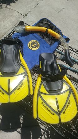 U.S. diver swim fins and snorkel