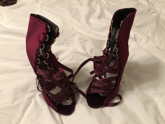 Heels size 8 fashion nova new