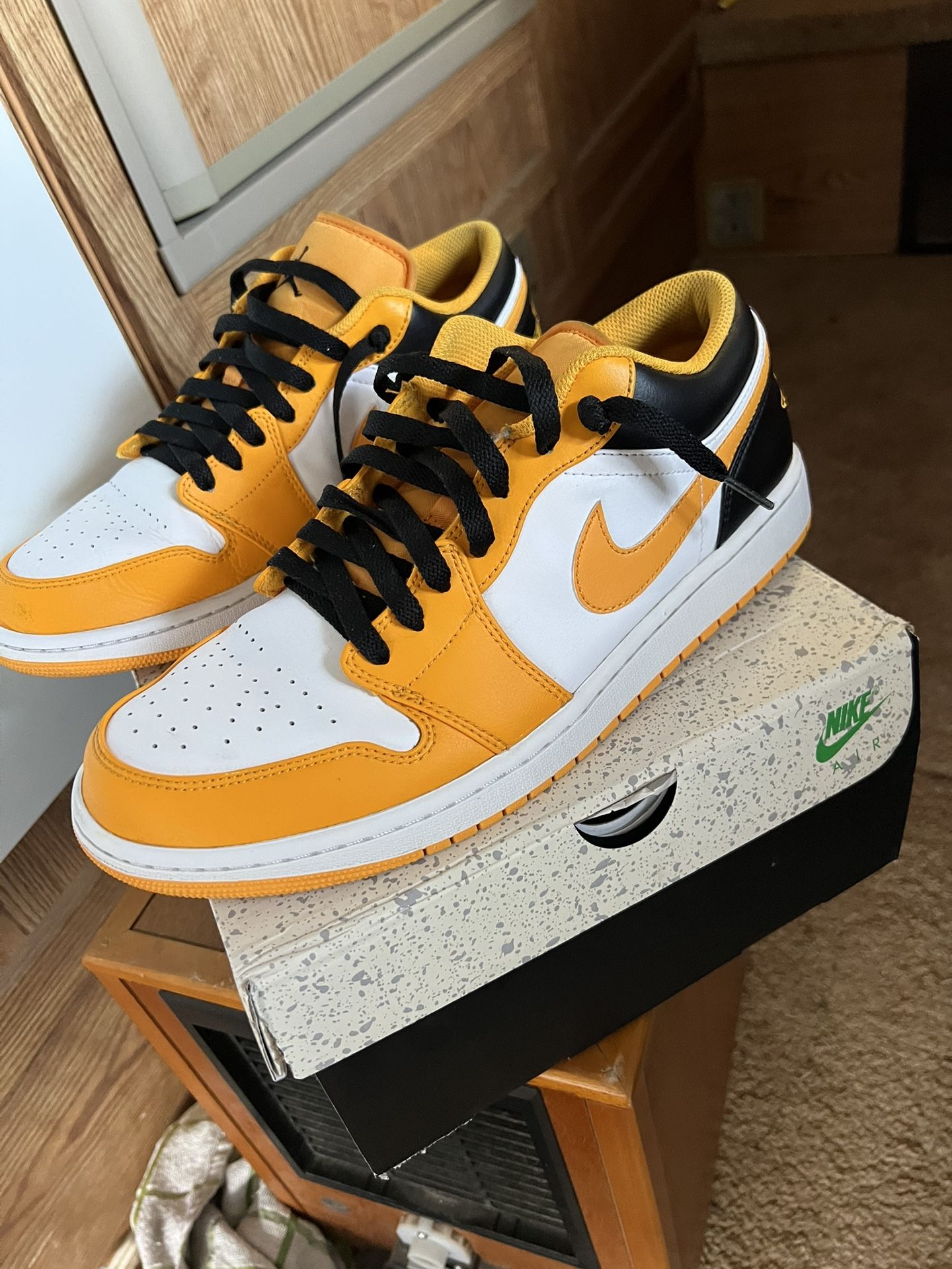 Jordan 1 Retro Low Taxi