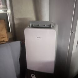 Della Portable AC  - Cools 400-500 Sqft