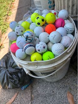400 GOLF BALLS AND SINGLE CLUB