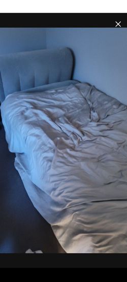 Twin inflatable mattress