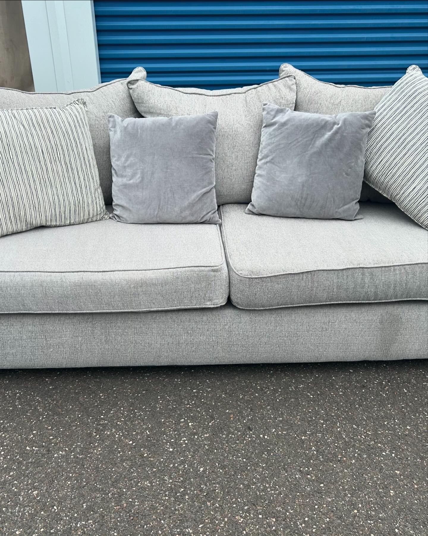 Gray  Couch No Stains Or Rips No Pets Or Kids 